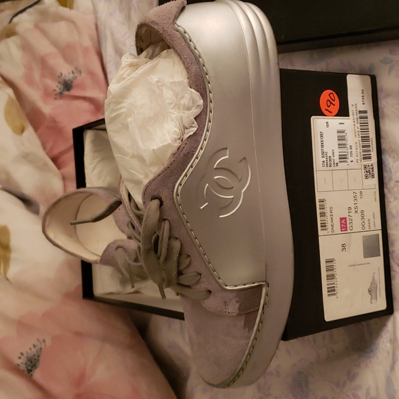 Women Chanel sneaker - Picture 2 of 5